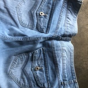 Bandolino light weight, soft jean capris